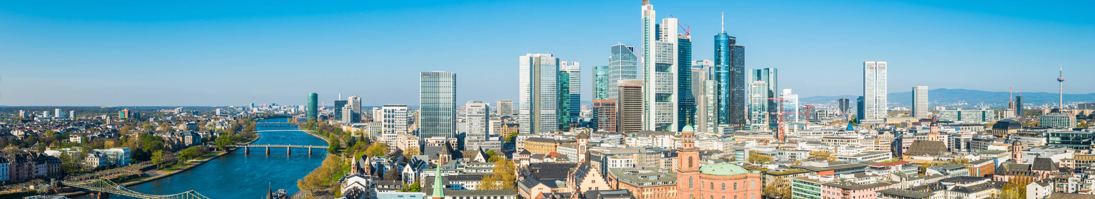Frankfurt panoramski pogled grada iz zraka_3840x700