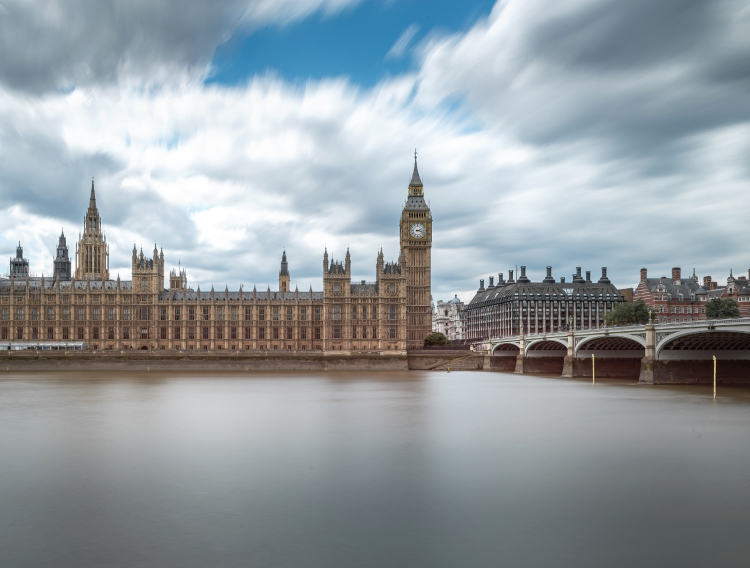 London pogled na Westminster palaču  i Big Ben_750X568