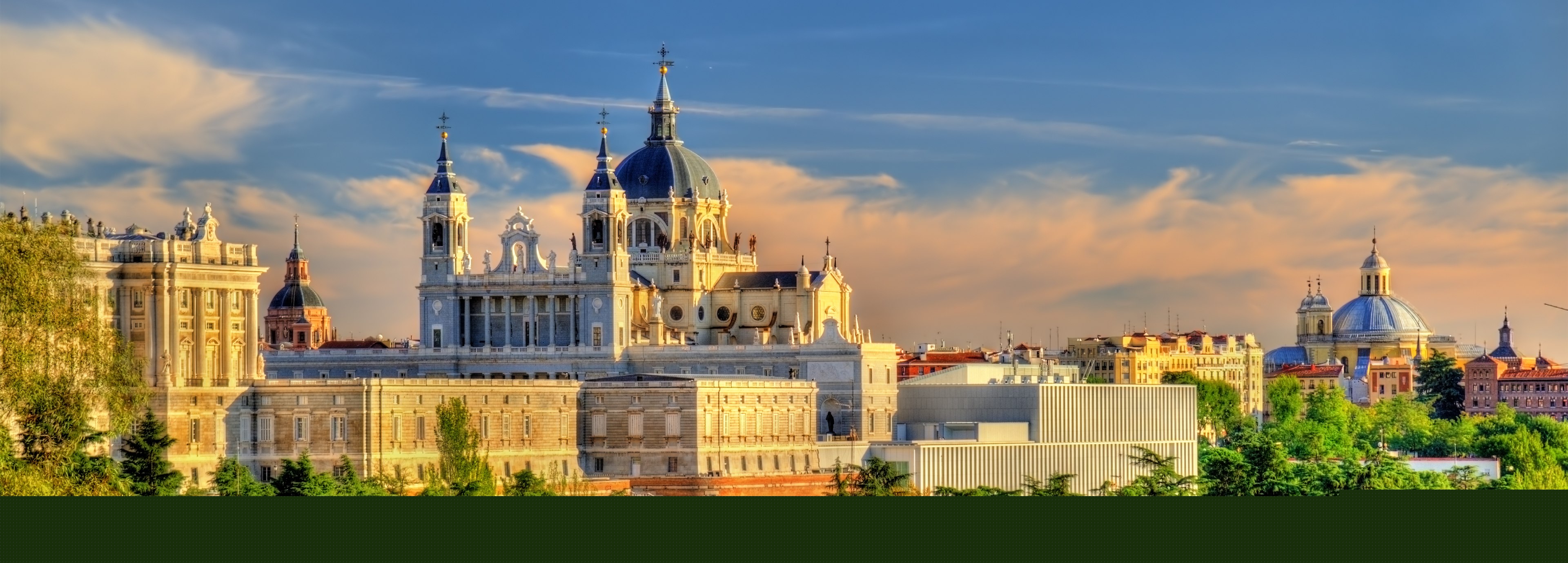 Madrid pogled na katedralu Almudena i kraljevsku palaču