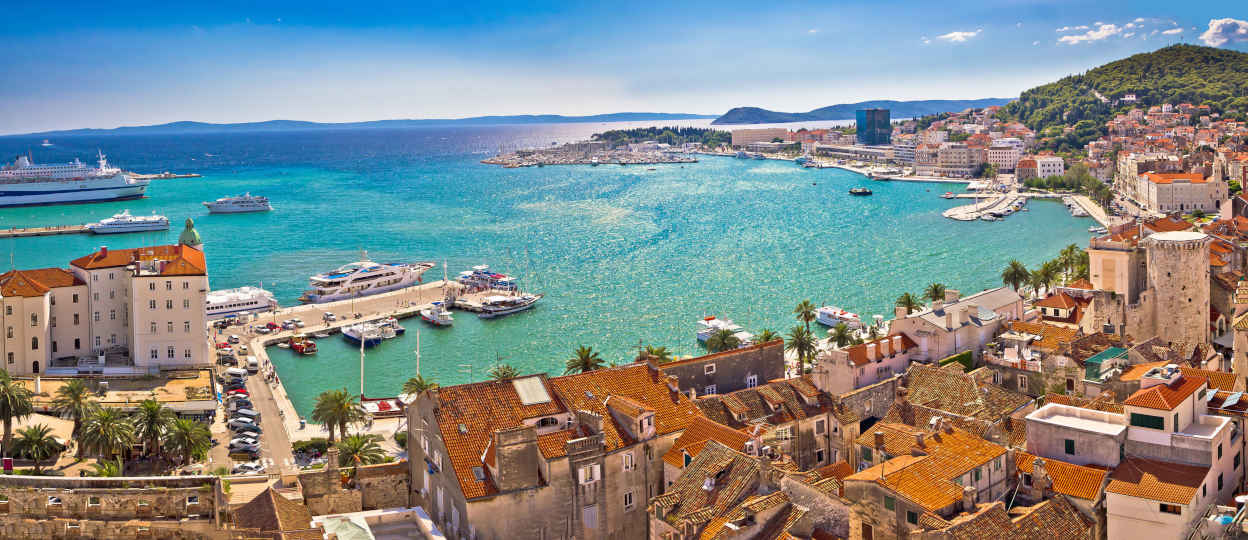 Split_view of the Waterfront (Riva) and Marjan Hill_1248x540