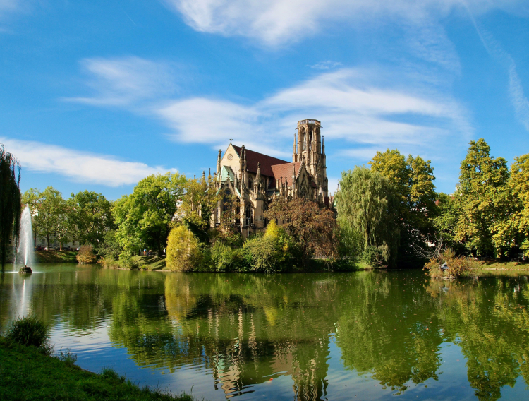 Stuttgart pogled na jezero Feuersee i Johanneskirche dvorac_750X568